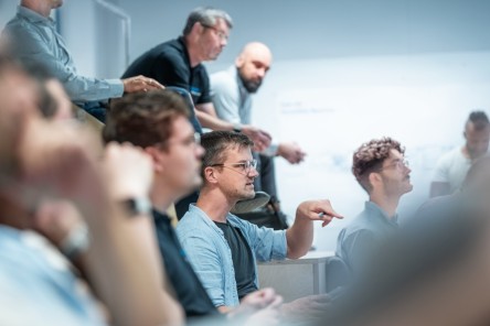 Technikerarbeit junge Menschen